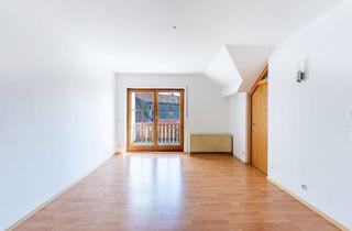 Wohnung kaufen in 94315 Straubing, - Gemütliche 2-Zimmer-Dachgeschosswohnung mit Balkon im Straubinger Osten -