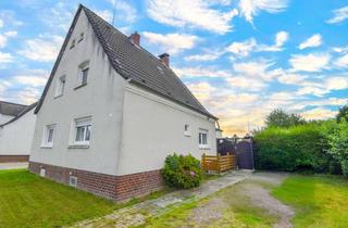 Doppelhaushälfte kaufen in 47475 Kamp-Lintfort, Charmante Doppelhaushälfte mit großem Grundstück und viel Potenzial im Zentrum Kamp-Lintforts