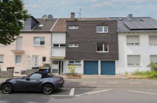 Mehrfamilienhaus kaufen in 50389 Wesseling, Attraktives Mehrfamilienhaus mit 3 Einheiten – 2 leerstehend, 1 vermietet – mit Garten & 2 Garagen