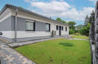 Anlageobjekt in 72461 Albstadt, Wohnen auf einer Fläche: Gepflegter Bungalow mit Garten, Terrasse und Doppelgarage