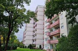 Wohnung kaufen in 82110 Germering, Bezugsfrei! Gepflegte 3-Zimmer-Wohnung mit zwei Balkonen und TG-Stellplatz in Germering