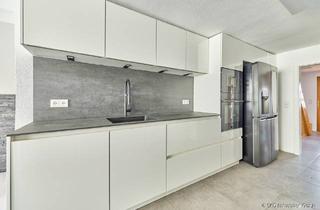 Einfamilienhaus kaufen in 69436 Schönbrunn, In ruhiger Lage von Schönbrunn: Einfamilienhaus, teilrenoviert und mit PV-Anlage, Wärmepumpe, sowie Nebengebäude