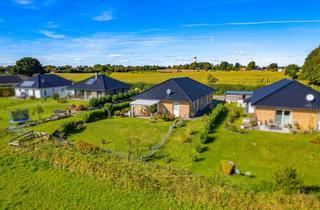 Haus kaufen in 24882 Schaalby, Investition oder Zuhause: vermietetes Doppelhaus aus 2016 mit 2 WE, KfW-55, 142m² Wfl. & Feldblick!