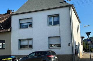 Einfamilienhaus kaufen in 66806 Ensdorf, Ensdorf - Ein - Zweifamilienhaus mit guter Renditemöglichkeit in Ensdorf
