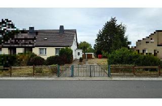 Einfamilienhaus kaufen in 06766 Bitterfeld-Wolfen, Bitterfeld-Wolfen - Doppelhaushälfte 1200m² Grundstück mit riesiger Gartenfläche