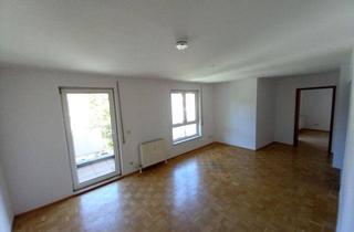 Wohnung mieten in 08451 Crimmitschau, 2-Zimmer Wohnung mit Balkon zum begrünten Innenhof am Mannichswalder Platz, mit Fahrstuhl, ab sofort
