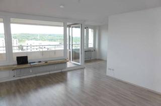 Wohnung kaufen in 71229 Leonberg, *OBERSTE WOHNETAGE* GROßZÜGIGE 4,5 ZIMMER-DG-WOHNUNG MIT WUNDERBARER AUSSICHT