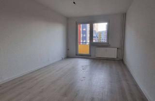 Wohnung mieten in Fröbelstraße, 39606 Osterburg, Frisch renovierte 4-Zimmer-Wohnung mit EBK und Balkon + 300€ Gutschein* nach Einzug