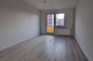 Wohnung mieten in Fröbelstraße, 39606 Osterburg, Frisch renovierte 4-Zimmer-Wohnung mit EBK und Balkon + 300€ Gutschein* nach Einzug