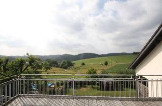 Wohnung mieten in Schönenborner Weg, 51789 Lindlar, Schöne 3 Zi-Whg mit großer Dachterrasse in ruhigem 3-Familienhaus,1.OG (DG), PKW-Stellplatz!