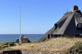 Einfamilienhaus kaufen in Nielsglaat, 25997 Hörnum, Reetdachhaus in der Kersig-Siedlung Hörnum – Panorama-Meerblick auf 1.766 m² Grundstück
