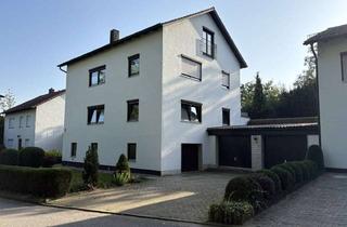 Mehrfamilienhaus kaufen in 84056 Rottenburg an der Laaber, Charmantes Mehrfamilienhaus mit drei Wohneinheiten in Rottenburg