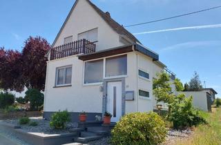 Haus kaufen in 56753 Welling, FREISTEHEND, TEILSANIERT, GEPFLEGT: EFH mit 110 m² Wohnfläche, Balkon, Dachterrasse, Garten, Garage