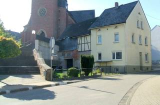 Haus kaufen in Kreuzstr., 55487 Sohren, *EIN HAUS MIT POTENTIAL* Solides, teilrenoviertes Wohnhaus mit Außenanlage, Nebengebäude und Garage