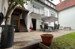 Doppelhaushälfte kaufen in 90574 Roßtal, Stilvoll renoviertes Doppelhaushälfte mit herrlichem Garten in ruhiger Lage! Inkl. Doppelgarage !