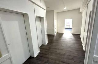 Büro zu mieten in 23758 Oldenburg, Großzügige Bürofläche!