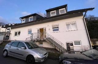 Wohnung kaufen in 57076 Siegen, Siegen - Moderne 2-Zimmer-Dachgeschosswohnung mit Balkon, Stellplatz & E