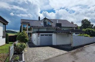 Haus kaufen in Am Wiesenbach 10, 74564 Crailsheim, Crailsheim - Zweifamilienhaus mit geräumiger Einliegerwohnung in gehobener Crailsheimer Randlage zum Verkauf