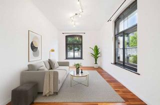 Wohnung kaufen in 93087 Alteglofsheim, Stilvoll wohnen im denkmalgeschützten Herrenhaus! 2,5-Zi.-Whg. kernsaniert mit Balkon u. Garten
