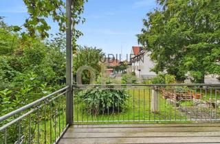 Wohnung kaufen in 93087 Alteglofsheim, Stilvoll wohnen im denkmalgeschützten Herrenhaus! 2,5-Zi.-Whg. kernsaniert mit Balkon u. Garten