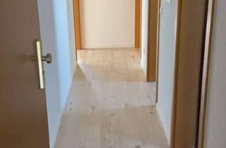 Wohnung mieten in Falkenstraße, 72250 Freudenstadt, Charmante Dachgeschosswohnung im Herzen von Freudenstadt – mit großem Südbalkon und viel Stauraum