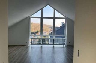 Wohnung mieten in Heilerstraße 68, 51647 Gummersbach, Lichtdurchflutete 2-Zimmer-Dachgeschosswohnung mit Panoramablick und moderner Ausstattung