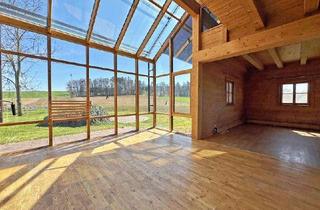 Haus kaufen in 84098 Hohenthann, Wo Ruhe Wurzeln schlägt: Holz-Blockhaus mit viel Platz in idyllischer Lage!