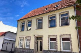 Haus kaufen in 17139 Malchin, Zentral: Stadthaus mit verschiedenen Nutzungsmöglichkeiten - Zufahrt - Nebengebäude....
