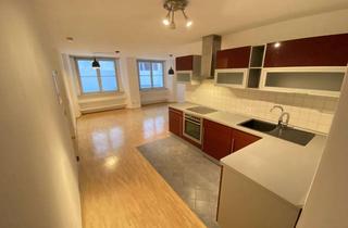 Wohnung kaufen in 93047 Innenstadt, Charmante 2-Zimmer Altstadtwohnung, EG, Innenhofterrasse