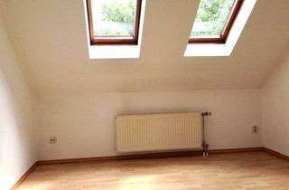 Wohnung mieten in Iderhoffstraße 45a, 99085 Krämpfervorstadt, *MK IMMOBILIEN* Modernisierte 3-Raum-Dachgeschosswohnung in der zentrumsnahen Krämpfervorstadt!