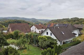 Wohnung mieten in Auf Der Emst 141, 58638 Iserlohn, Wunderschöne 4-Zimmer-Wohnung mit Balkon im 2. OG eines 4-Familienhauses in Iserlohn-Dröschede