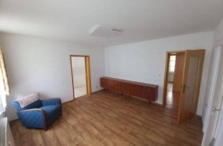 Wohnung mieten in 08451 Crimmitschau, 2,5-Zimmer Wohnung im 1. OG der Mannichswalder Str. 27