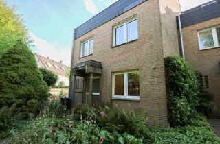 Haus kaufen in 41516 Grevenbroich, Grevenbroich/Langwaden - Erbpachtgrundstück: Geräumig mit Sanierungsbedarf