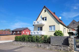 Haus kaufen in Lerchenweg 8, 97271 Kleinrinderfeld, Kleinrinderfeld - Für die Familie od. zum Generationenwohnen! Sehr guter Zustand und tolle, ruhige Lage mit Ausblick!