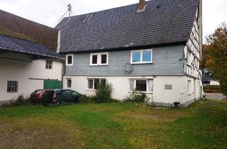 Haus kaufen in 57399 Kirchhundem, Kirchhundem - Pferde Immobilie mit 2 ha Weide zu verkaufen.