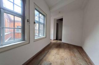 Wohnung kaufen in Herrngasse 34, 91541 Rothenburg ob der Tauber, charmante 2-Zimmer-Altstadtwohnung mit Balkon