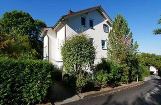Wohnung kaufen in 96450 Zentrum, Stilvolle 2-Zimmer-Dachgeschosswohnung mit Kamin und Panoramablick