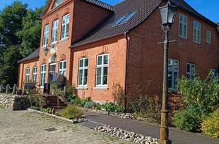 Wohnung kaufen in 25813 Husum, Seltene Gelegenheit! Exklusive Eigentumswohnung im Historischen Herrenhaus