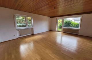 Wohnung mieten in 97271 Kleinrinderfeld, Tolle EG-Wohnung mit Terrasse, Küche mit Tür zum Prakplatz vor der Tür