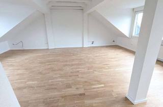 Wohnung mieten in Industriestr. 48, 40878 Ratingen, Ratingen: Helle Dachgeschosswohnung mit großem Wohnraum und Einbauküche