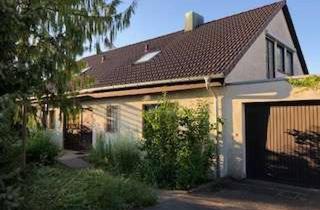 Einfamilienhaus kaufen in Taunusstrasse 48, 71083 Herrenberg, Geräumiges Einfamilienhaus mit 8,5 Zimmer und Garage in Herrenberg