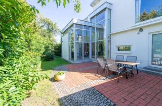 Villa kaufen in 14167 Zehlendorf, Sehr ruhig gelegene Stadtvilla mit Kamin, Sauna uvm. in Bestlage