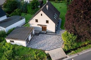 Haus kaufen in 54614 Schönecken, **Gepflegtes Zweifamilienhaus mit Doppelgarage in Schönecken in der Eifel**