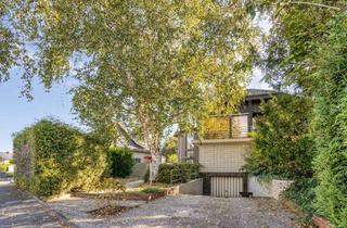 Haus kaufen in 41542 Dormagen, Ein Haus, unendliche Möglichkeiten...Drei Wohneinheiten in bester Lage von Dormagen-Ückerath