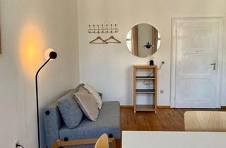 Wohnung mieten in Burgerfeld, 85570 Markt Schwaben, Charmante, komplett eingerichtete 2-Zimmer-Wohnung im denkmalgeschützten Rathaus – Blick auf die Burgruine