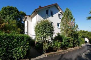 Wohnung kaufen in 96450 Coburg, Coburg - Stilvolle 2-Zimmer-Dachgeschosswohnung mit Kamin und Panoramablick