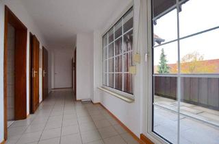 Wohnung kaufen in Reustadt 1, 73110 Hattenhofen, Hattenhofen - Sonnige 3,5-Zimmer-Wohnung mit Balkon, Bühne und Garagenstellplatz