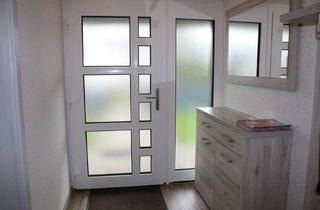 Haus kaufen in 78073 Bad Dürrheim, Bad Dürrheim - Modernisiertes Reihenbungalow in Bad Dürrheim - Wohnen auf einer Ebene mit Garten und Kamin