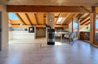 Wohnung kaufen in 83224 Grassau, Traumhafte kernsanierte 2-Zimmer-Dachgeschosswohnung in Grassau mit 2 Balkonen & Stellplatz