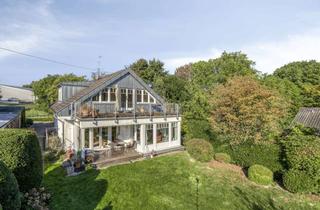 Haus kaufen in 50259 Pulheim, Wohnen mit Freiraum: Familienhaus mit Einliegerwohnung, Balkon, Terrasse und Traumgarten in Pulheim